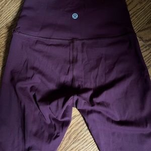 Maroon Lululemon wunder train leggings
